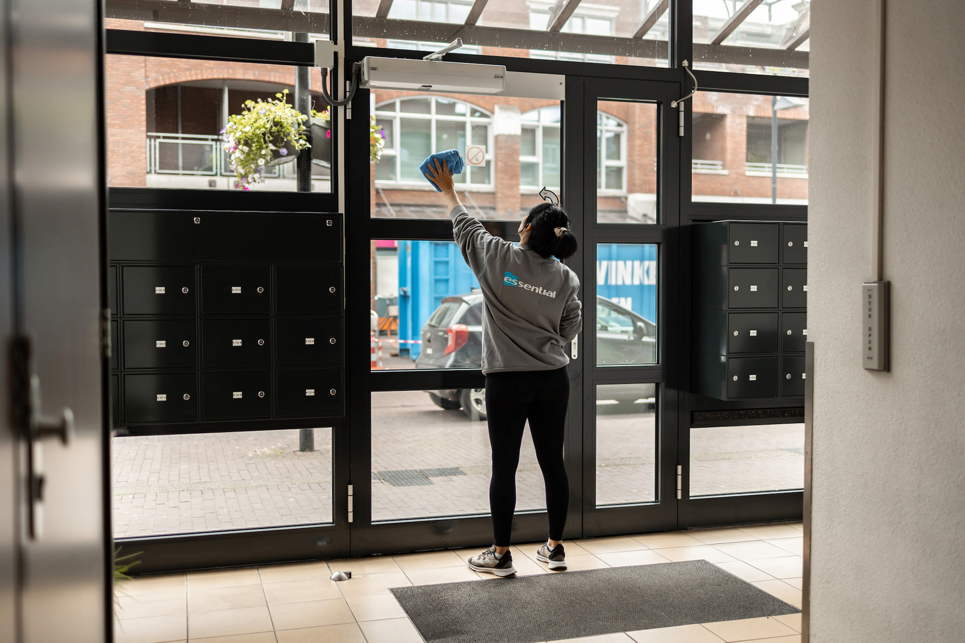 Essential-schoonmaakdiensten-sector mkb bedrijven vve's