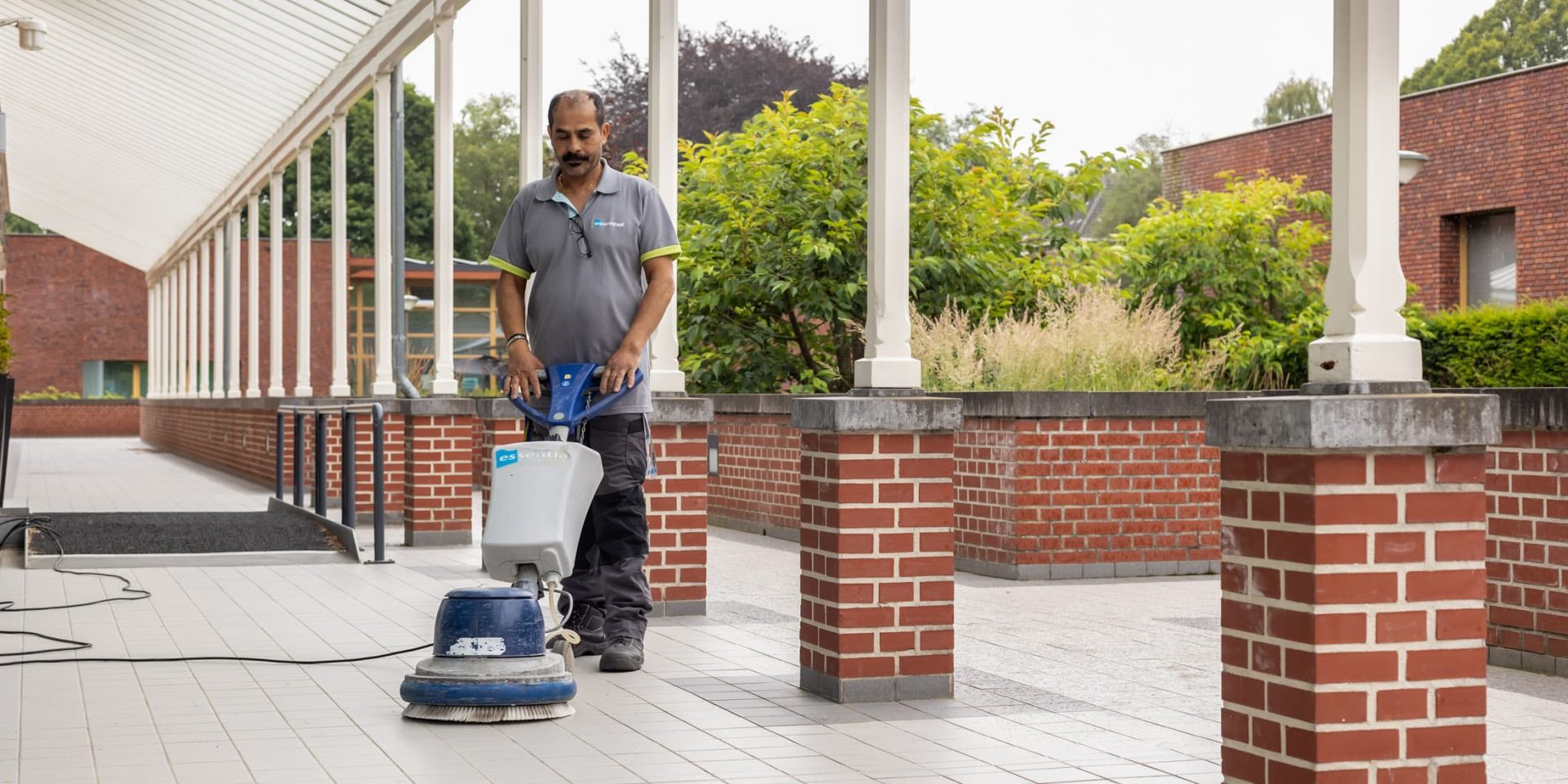 Essential Schoonmaakdiensten vloeronderhoud